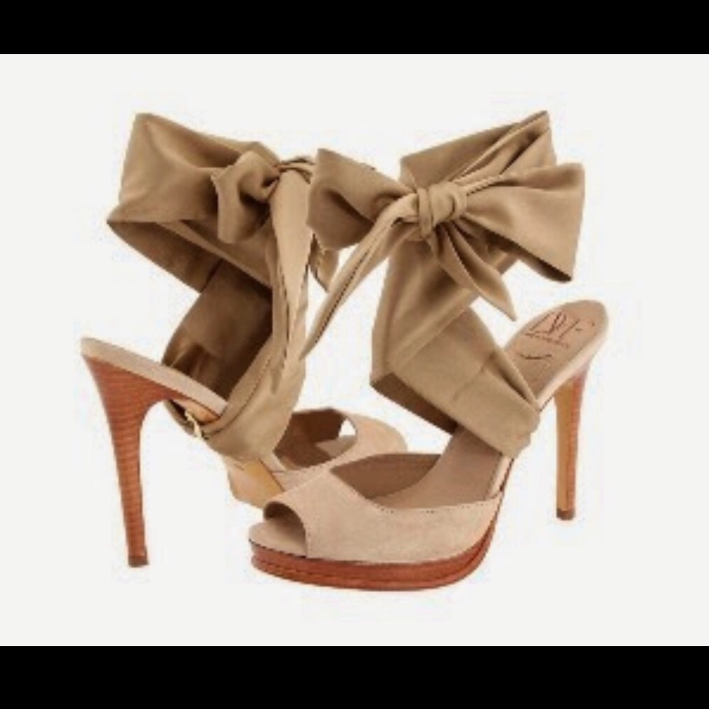 Like New!! $295 DVF Eva Silk Wrap Around Suede Open Toe Heels Beige - 7.5